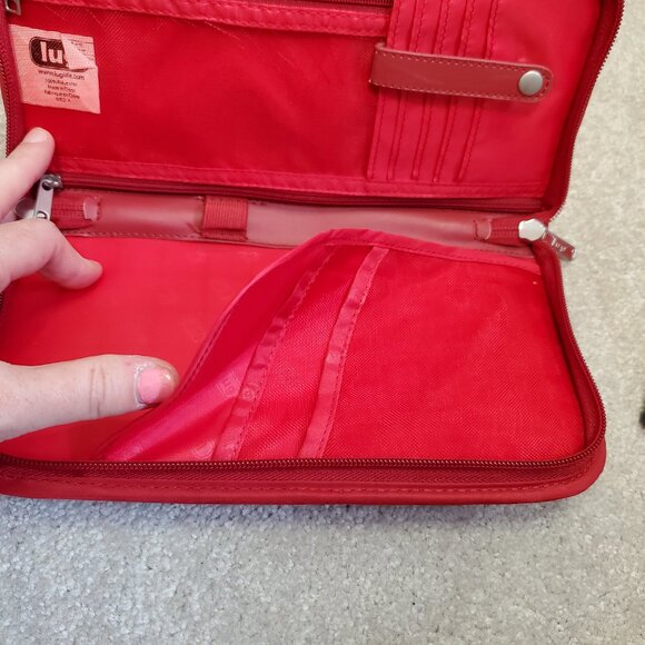 LUG Tango Quilted Wristlet Passport Holder Wallet Zip Travel Multi-Card RFID Red - Picture 8 of 14